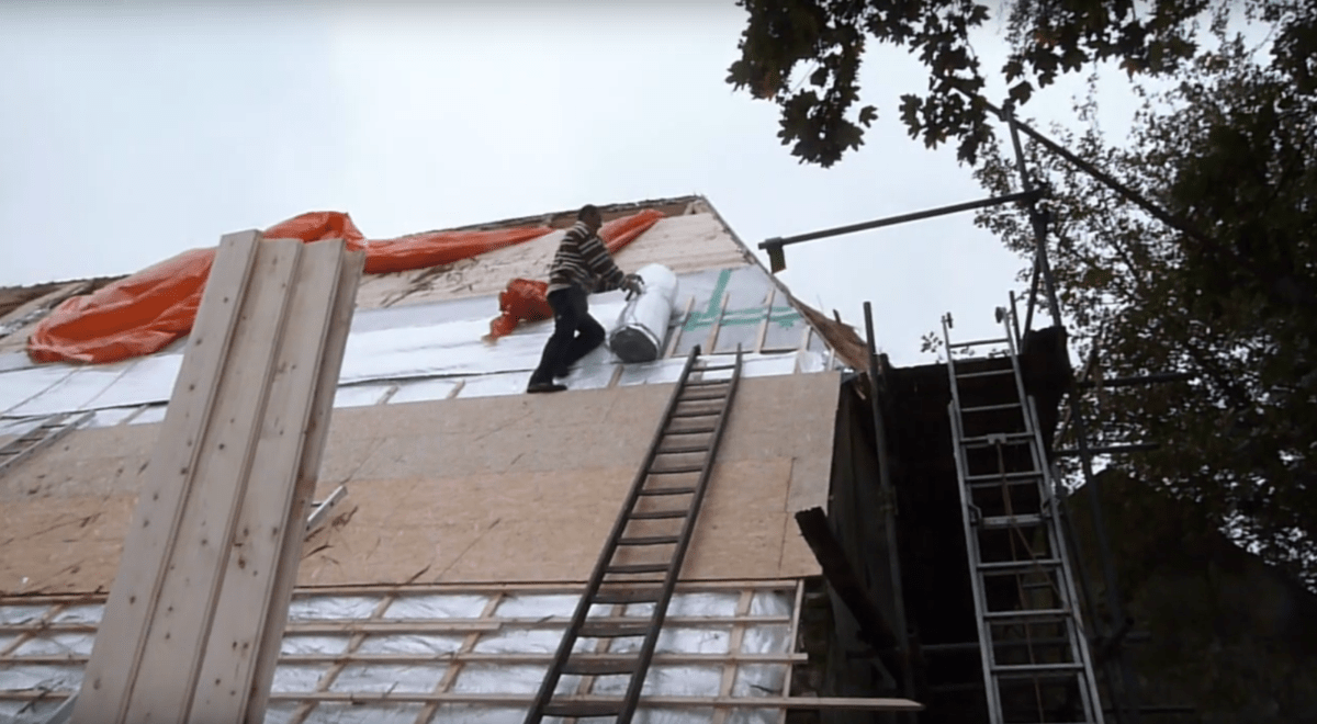 Screenshot video Restauratie rieten dak